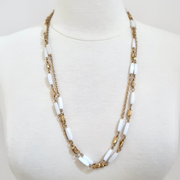 Trifari Jewelry - vtg CROWN TRIFARI station bead chain necklace